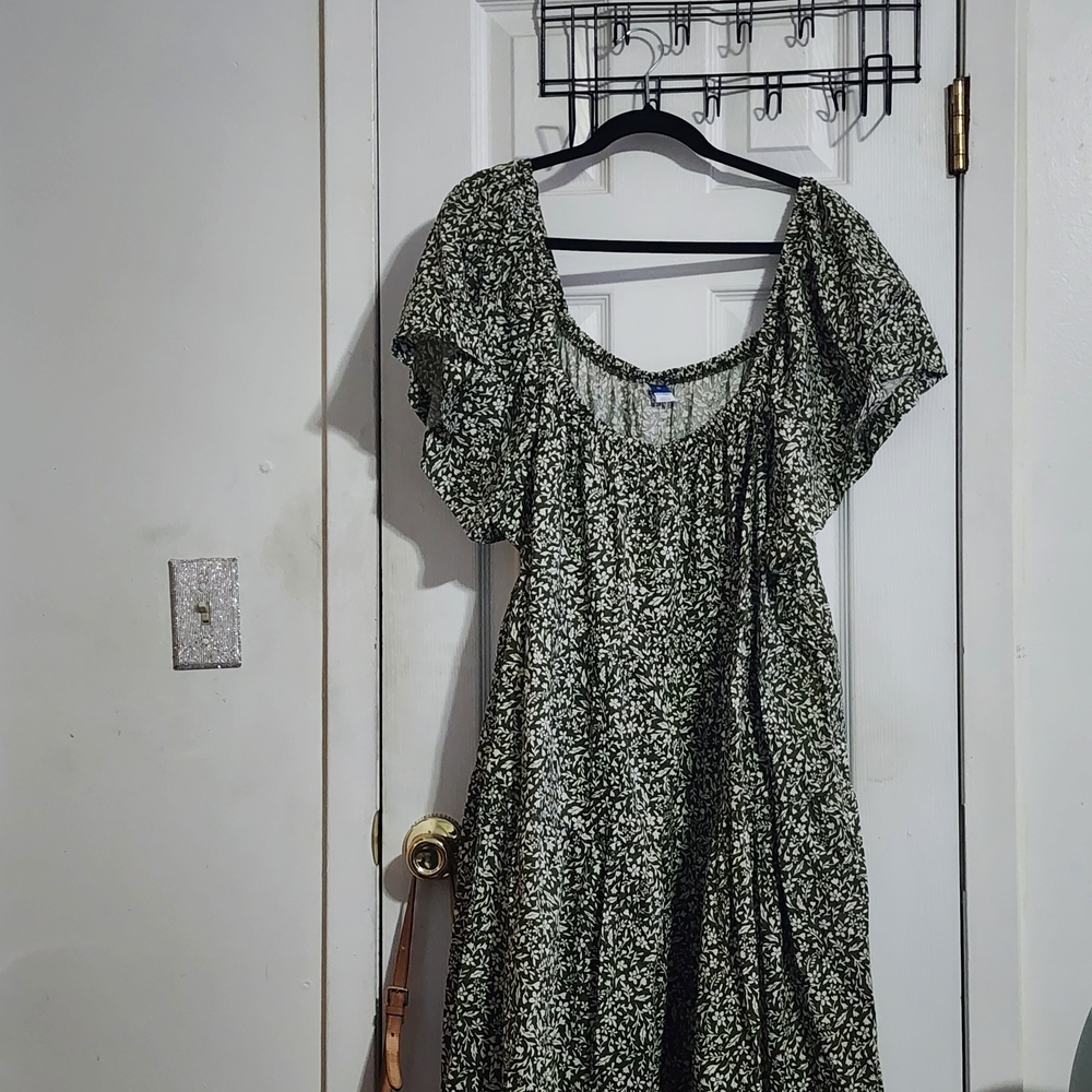 Old Navy Green and White Floral Midi Dress